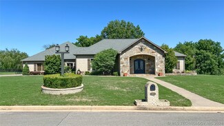 1800 E Woodland Cir, Muskogee, OK 74403