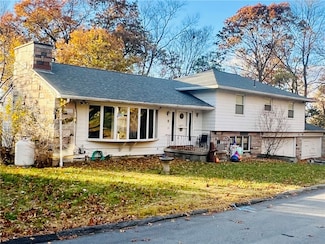 9 Orleans St, Johnston, RI 02919