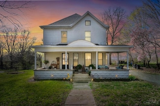 13 S High St, Martinsville, OH 45146