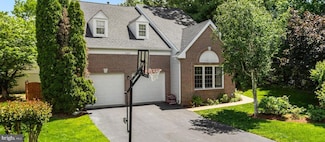 3725 Freehill Ln, Fairfax, VA 22033