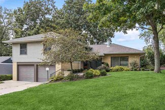 317 Windsor Dr, Iowa City, IA 52245