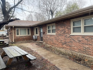 2948 Everett St, Blue Island, IL 60406