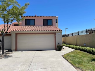 9 Aquamarine Ct, Hercules, CA 94547