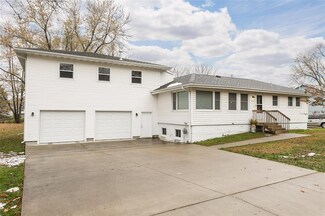 2262 C St SW, Cedar Rapids, IA 52404