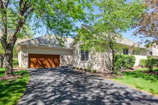 4 Groton Ct, Lincolnshire, IL 60069