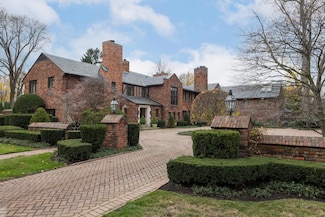 379 Lakeland St, Grosse Pointe, MI 48230