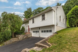 2 Glendale Ave, Wakefield, MA 01880