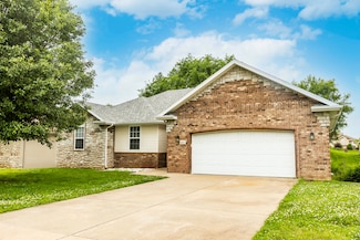 4413 N Branavy Ave, Springfield, MO 65803