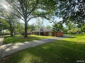 14060 Agusta Dr, Chesterfield, MO 63017
