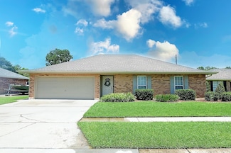 208 Wayside Dr, Houma, LA 70360
