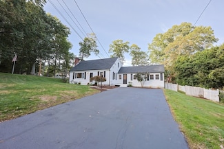 69 Morningside Dr, Walpole, MA 02081