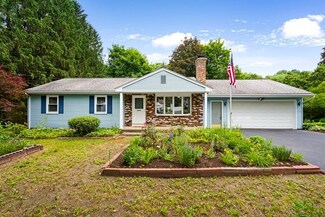 27 Greenacre Ln, Agawam, MA 01001