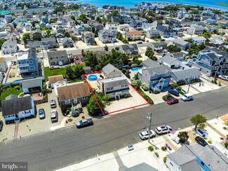242 W 15th St, Ship Bottom, NJ 08008