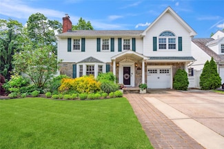 10 Atlas Ave, Malverne, NY 11565