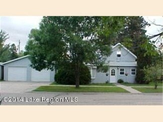 301 S Farwell St, Verndale, MN 56481
