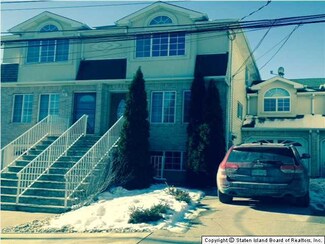 16 Pheasant Ln, Staten Island, NY 10309