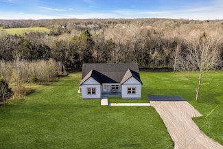1738 Columbia Rd, Dickson, TN 37055
