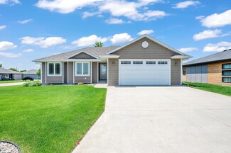 301 30th St, Milford, IA 51351