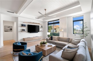 875 6th Ave S Unit 304, Naples, FL 34102