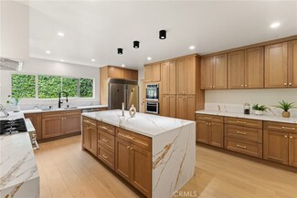 20217 Wells Dr, Woodland Hills, CA 91364