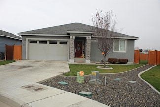200 Villa Real Dr, Sunnyside, WA 98944
