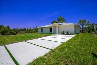 3104 43rd St W, Lehigh Acres, FL 33971
