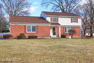 11 Somerset Ln, Schenectady, NY 12302