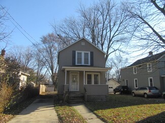 900 S 4th St, Aurora, IL 60505