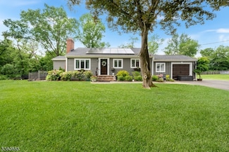 126 Smith Rd, Somerset, NJ 08873