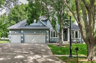 8151 Chambery Blvd, Johnston, IA 50131