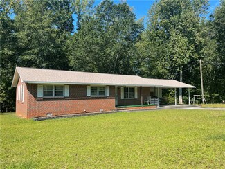 912 Fairfield Dr, Seneca, SC 29678