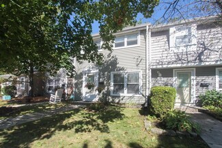 829 Mansfield Ct Unit 2, Schaumburg, IL 60194