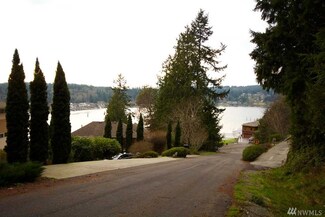 7802 NE Chief Wahalchu Rd, Indianola, WA 98342