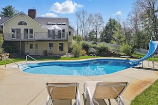 72 Mcallister Rd, Bedford, NH 03110