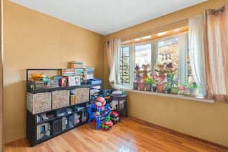 58-40 61st St, Flushing, NY 11378