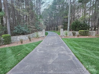 1832 Marthas Vineyard Rd, York, SC 29745