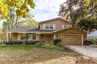 3249 River Falls Dr, Northbrook, IL 60062