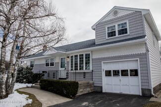 14 Wedgewood Dr, Albany, NY 12211