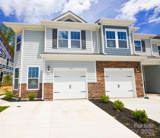 364 Creekview Rd, Hendersonville, NC 28792