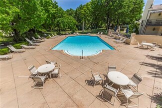 10704 Glenwood St Unit A, Leawood, KS 66211