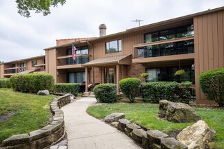 8094 S Garfield Ave Unit 4-3, Burr Ridge, IL 60527