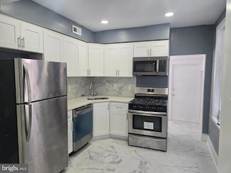252 E Albanus St, Philadelphia, PA 19120