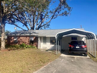 6621 Alpine Ln, Bradenton, FL 34208