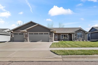 2828 Lyons Ln, Yankton, SD 57078