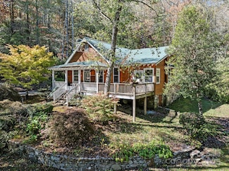 1051 Kim Miller Rd, Lake Toxaway, NC 28747
