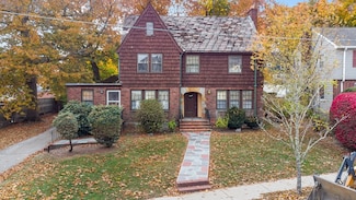10 Richwood St, West Roxbury, MA 02132
