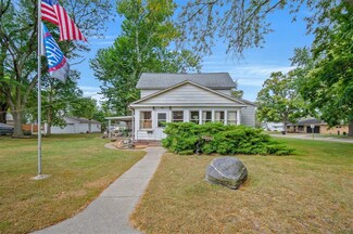 217 N 6th St, Adel, IA 50003