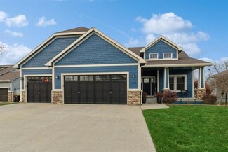 1210 Evans View Dr, Adel, IA 50003