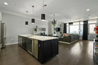 2929 McGee Trafficway Unit 307, Kansas City, MO 64108