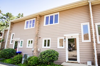 590 Green Bay Rd Unit 590, Glencoe, IL 60022